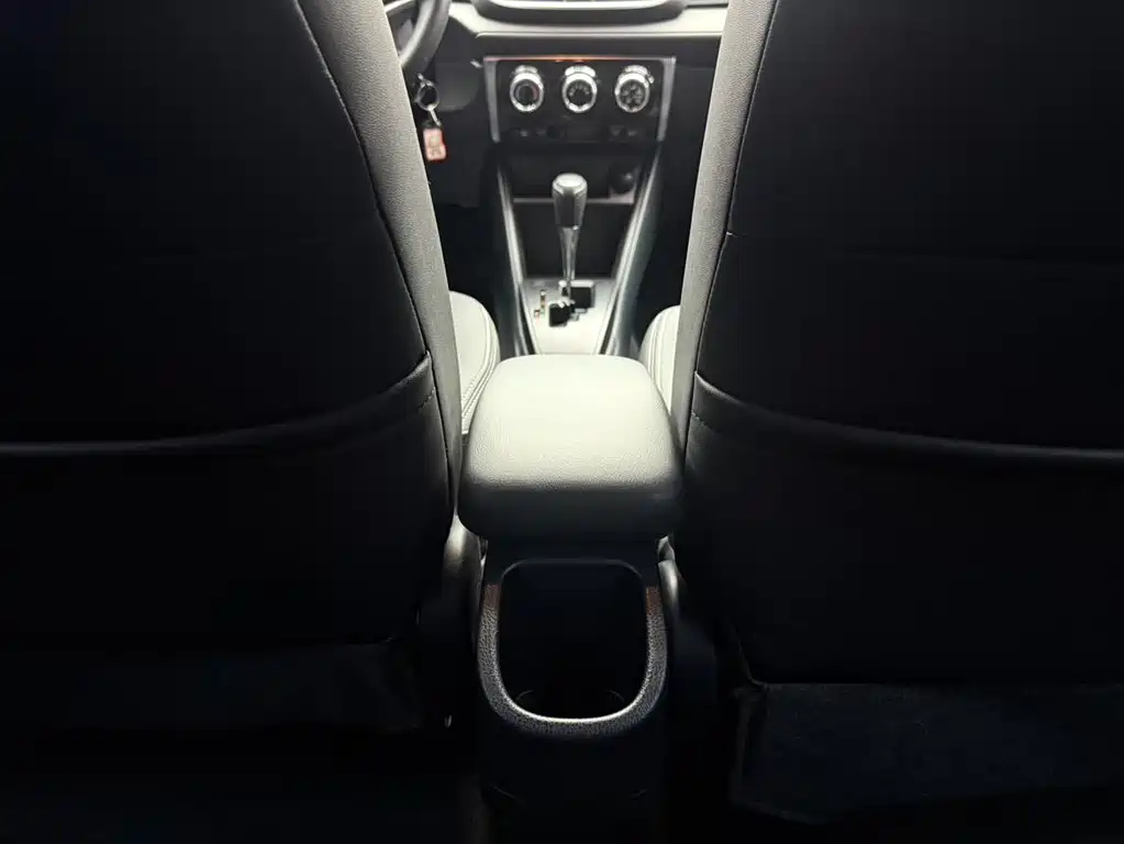 Toyota Yaris L — миниатюра 15