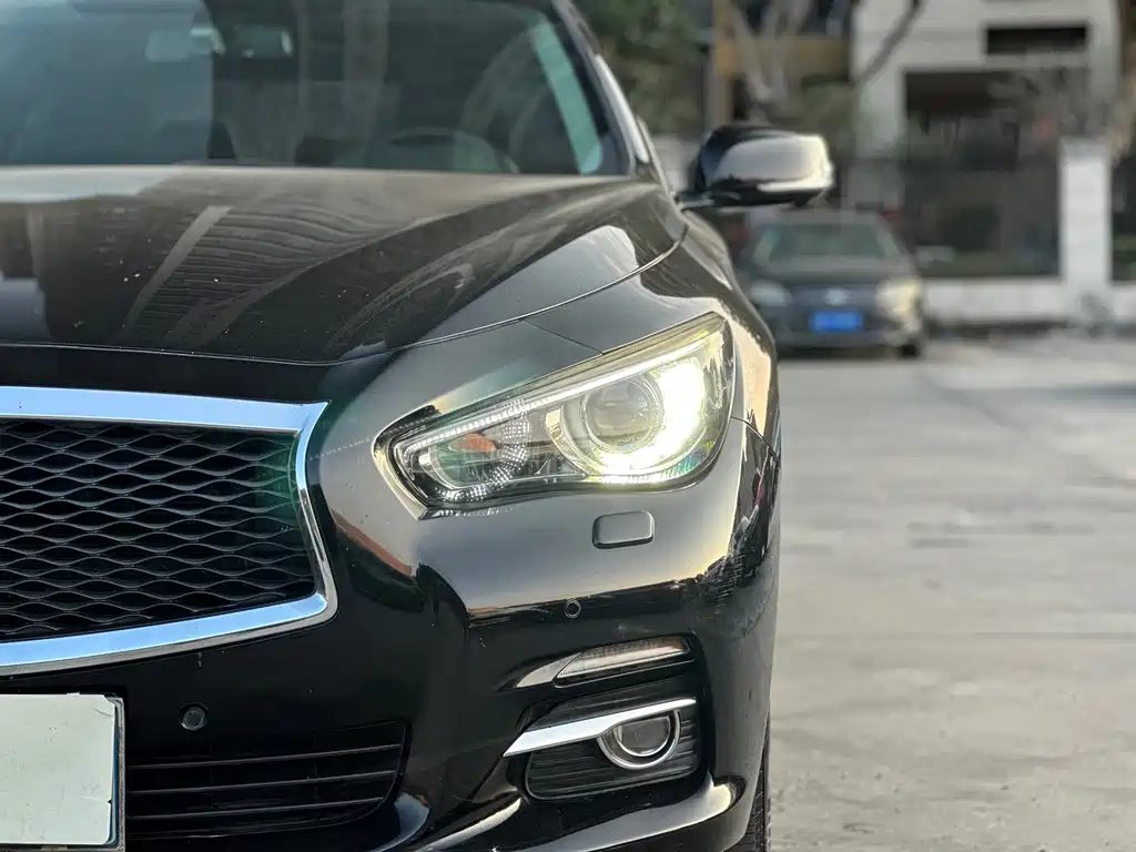 INFINITI Q50L