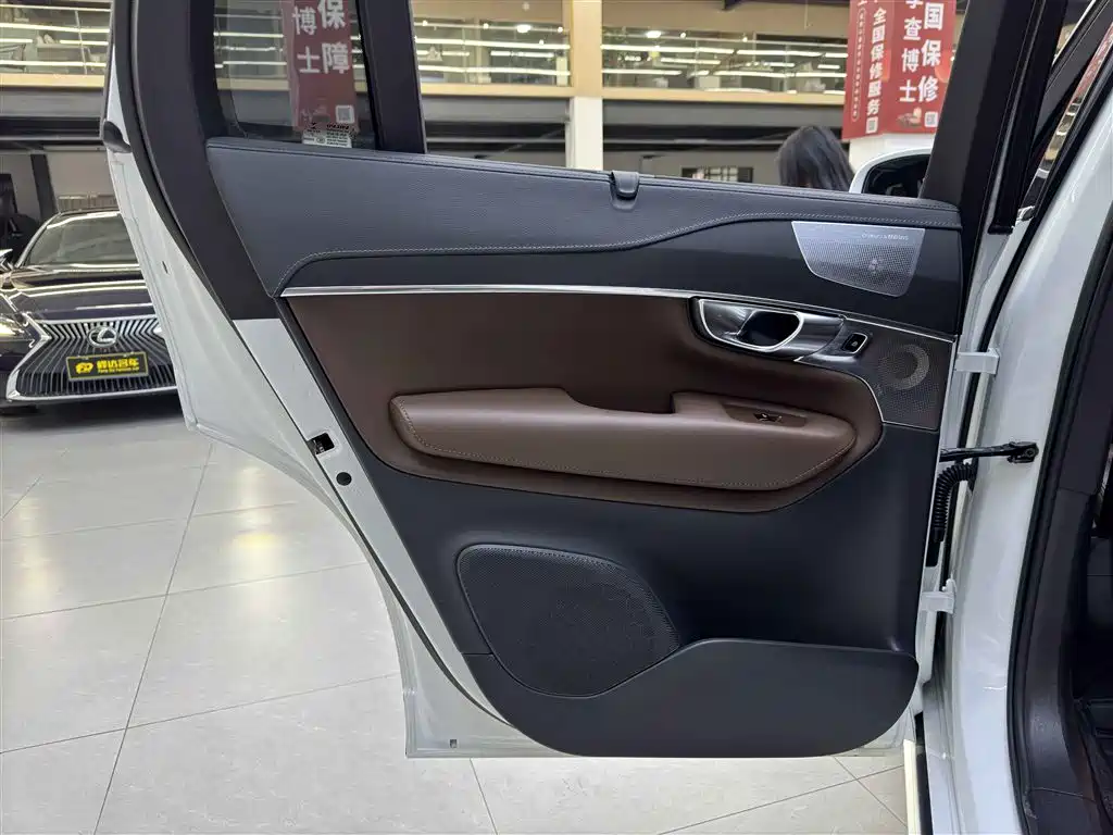 Volvo XC90 — миниатюра 12