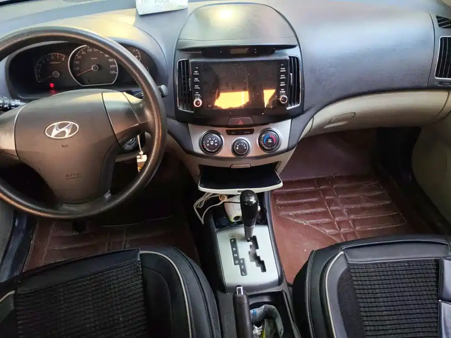 Hyundai Elantra — миниатюра 13