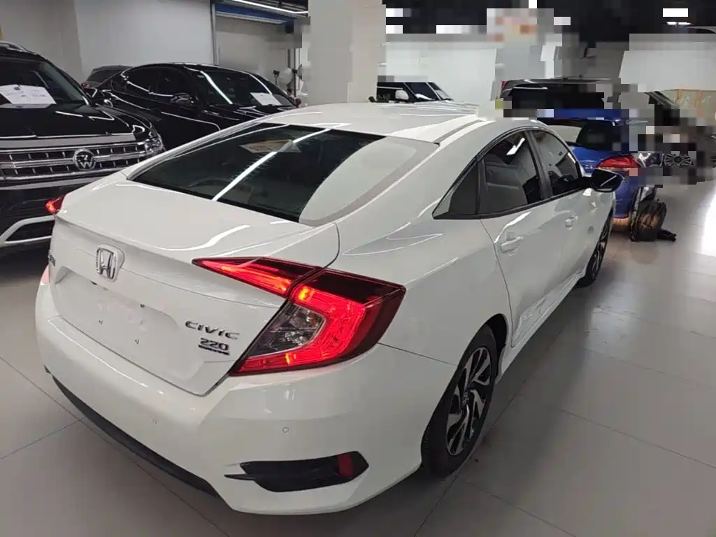 Honda Civic 2016 220TURBO CVT Luxury