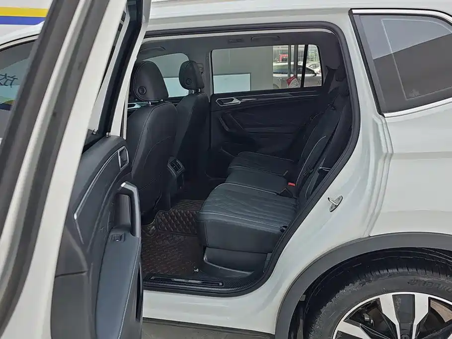 Volkswagen Tiguan L — миниатюра 11