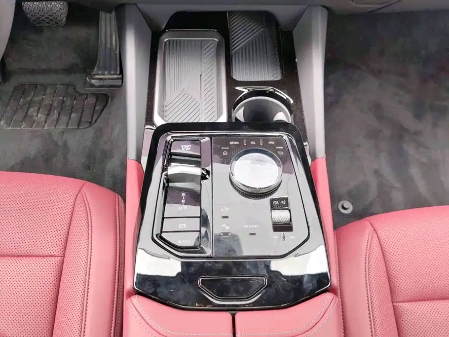 BMW i5 — миниатюра 10