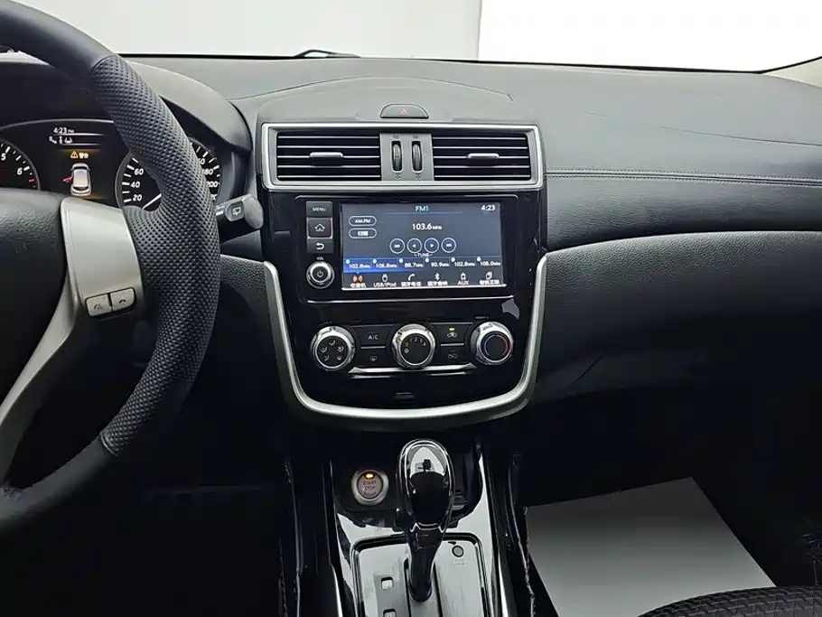 Nissan Tiida — миниатюра 13