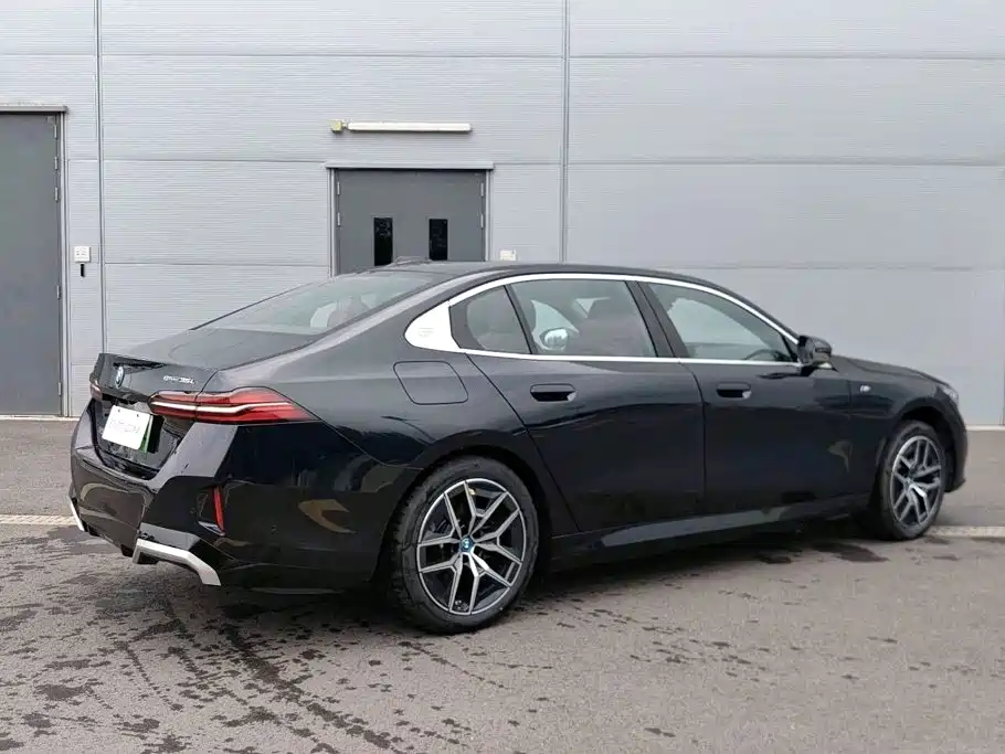 BMW i5 — миниатюра 5