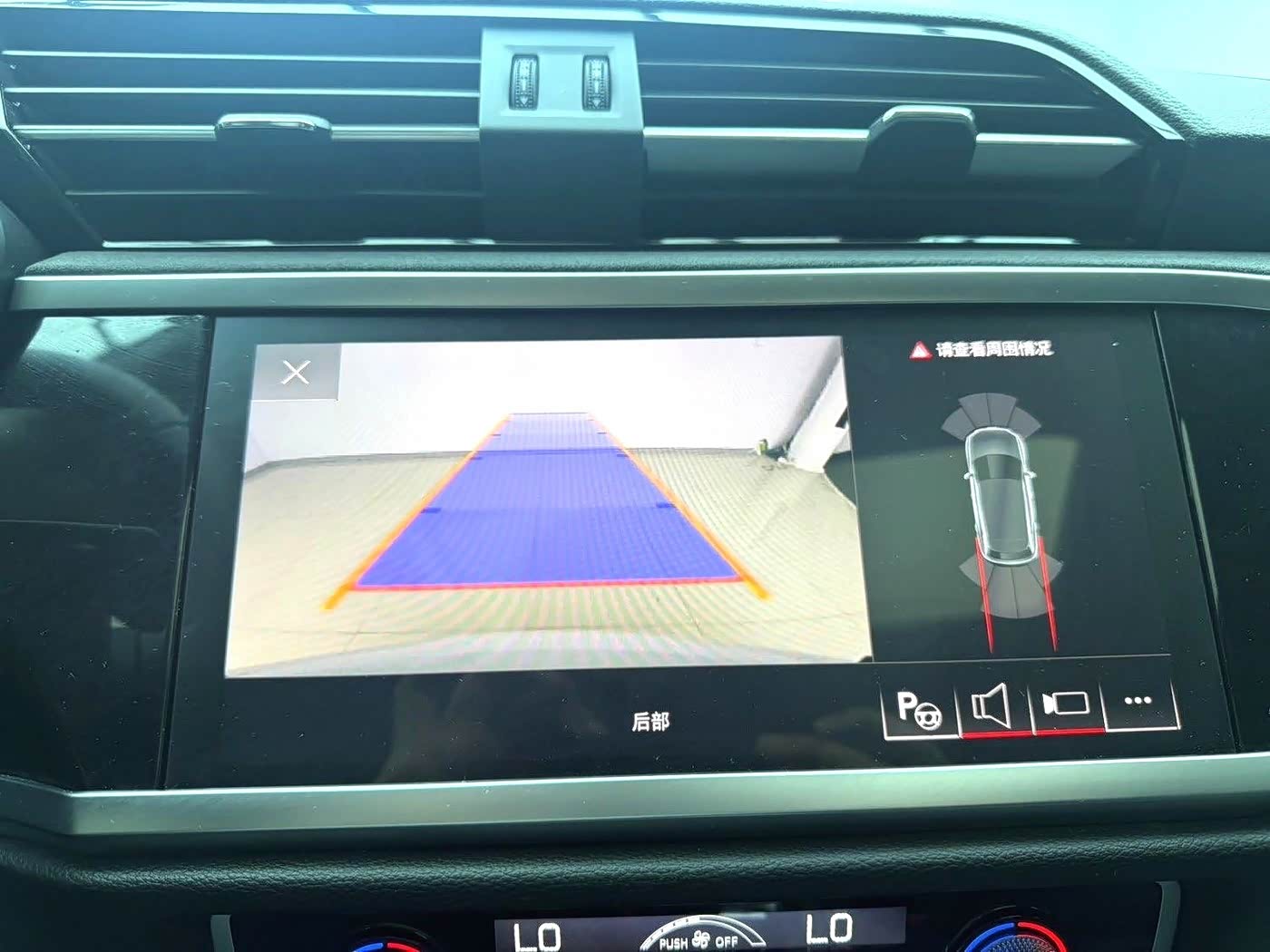 Audi Q3 1.4 л 2023 г. Белый, пробег 16000 км