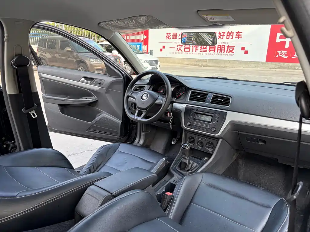 Volkswagen Lavida 2015 1.6L MT