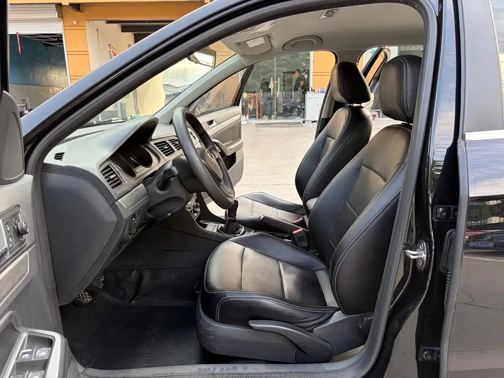 Volkswagen Lavida 2015 1.6L MT