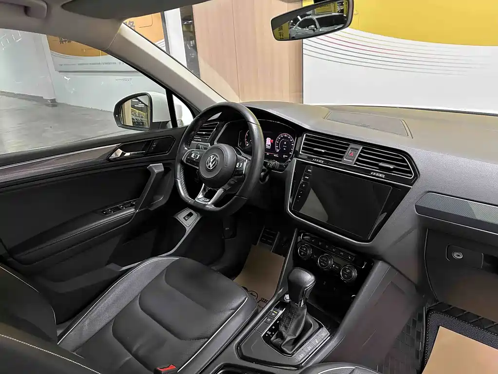 Volkswagen Tiguan L — миниатюра 9