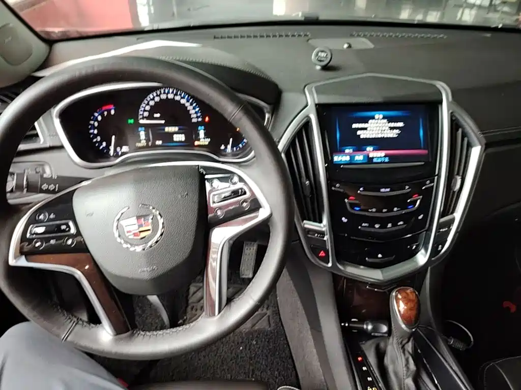 Cadillac SRX — миниатюра 10