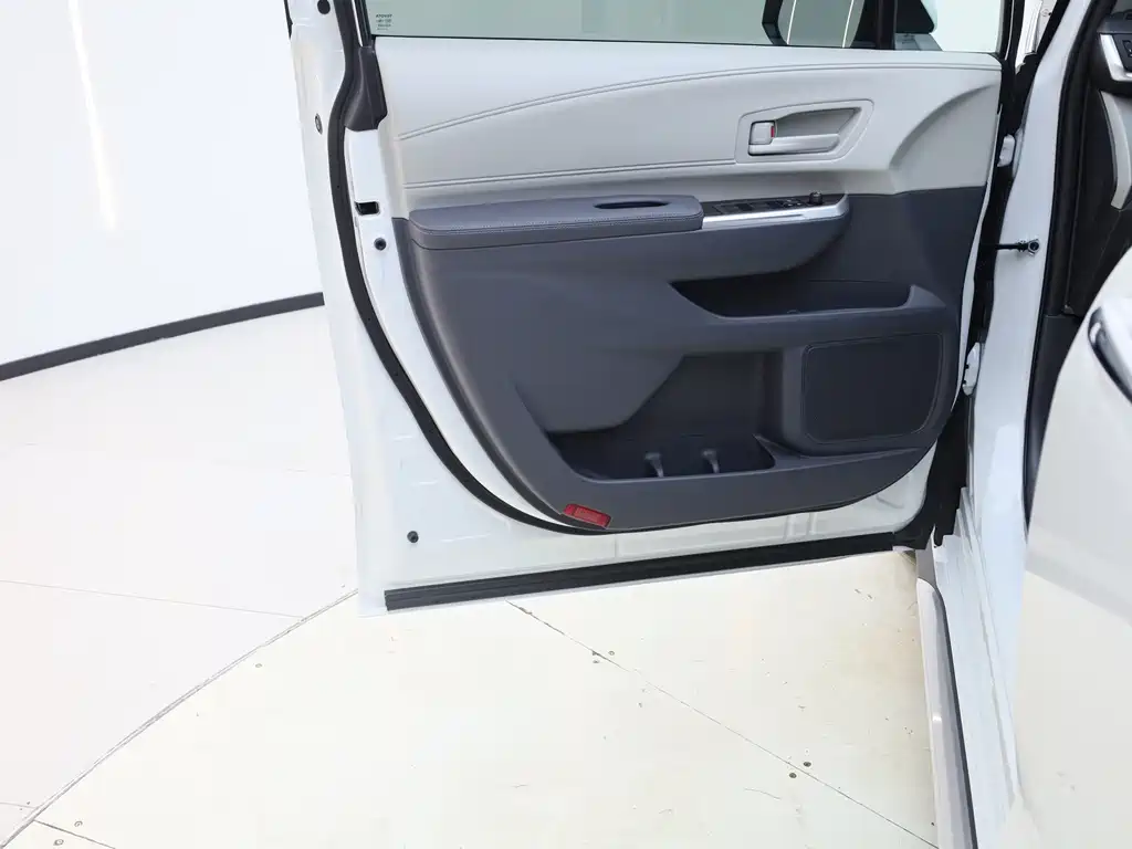 Toyota Granvia 2023 2.5L Luxury
