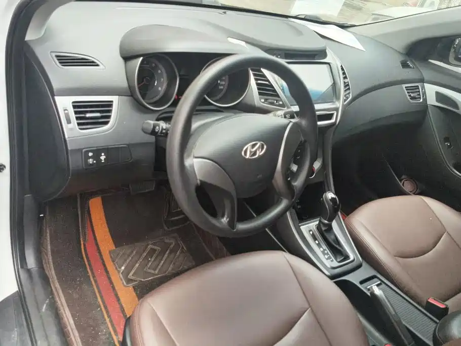 Hyundai Elantra Langdong — миниатюра 12