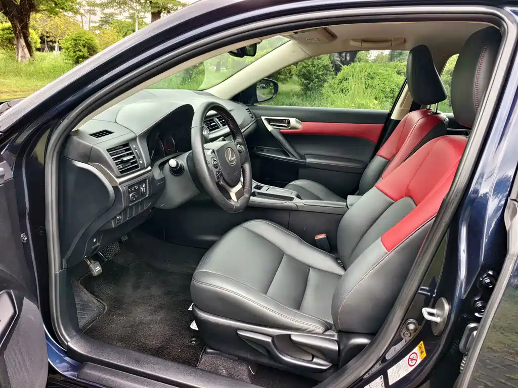 Lexus CT — миниатюра 4