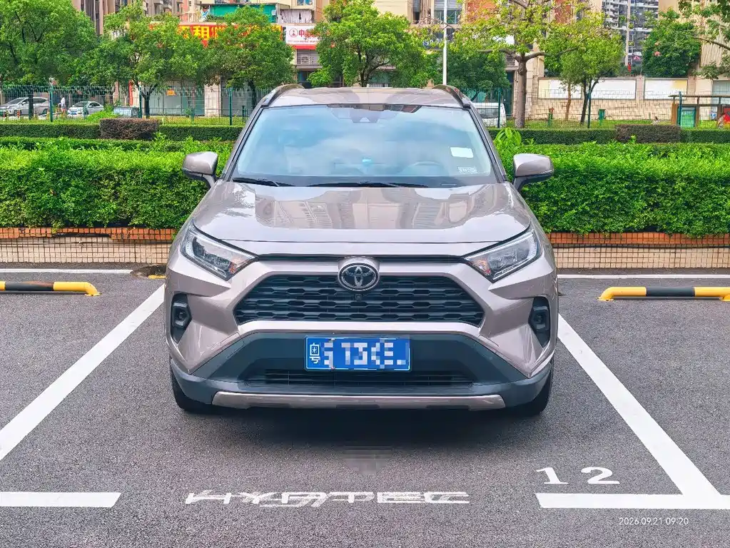 Toyota RAV4 — миниатюра 6