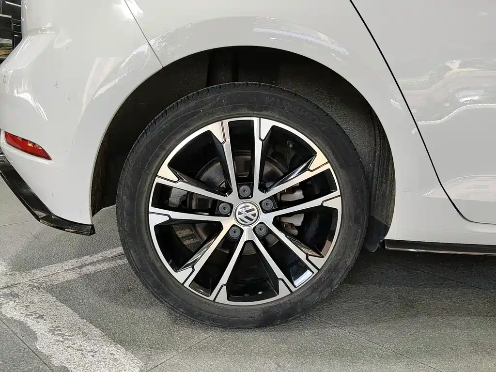 Volkswagen Golf — миниатюра 18