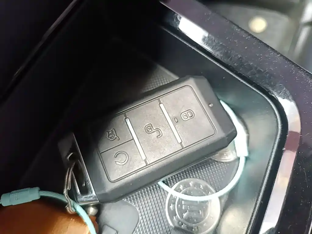 BYD Yuan EV — миниатюра 9