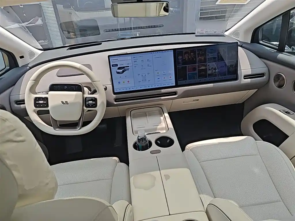 Li Auto i8 2025 Standard