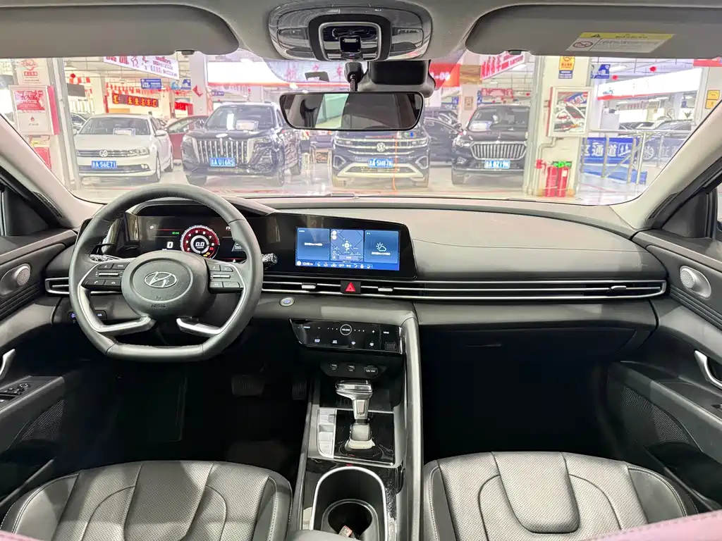 Hyundai Elantra — миниатюра 9