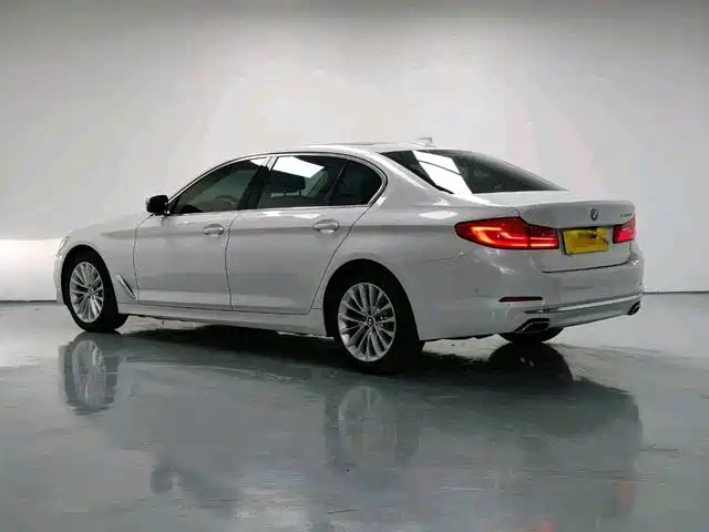 BMW 5 Series — миниатюра 8