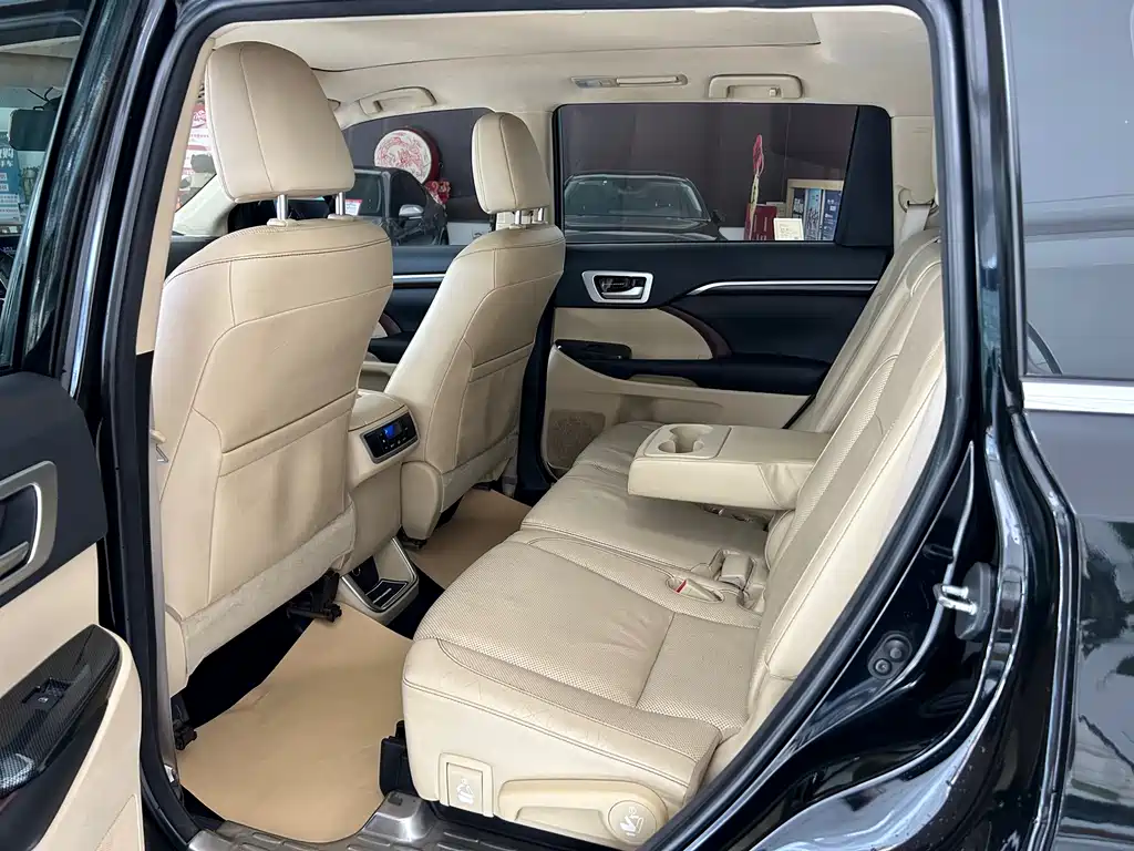 Toyota Highlander 2015 2.0T Luxury 7 мест