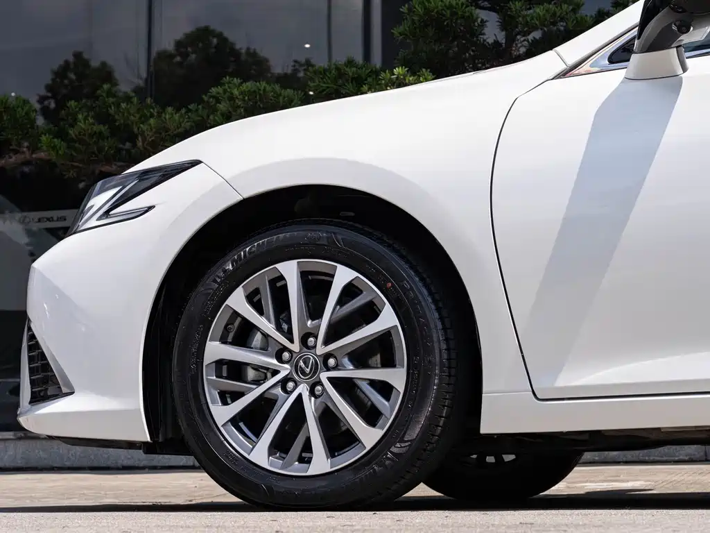 Lexus ES 2025 300h Premium