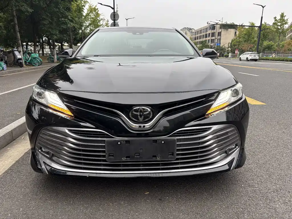 Toyota Camry — миниатюра 2