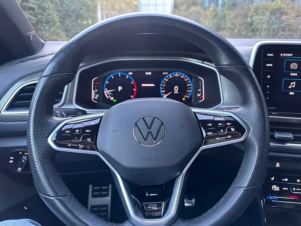 VOLKSWAGEN T ROC EXPLORING SONGS