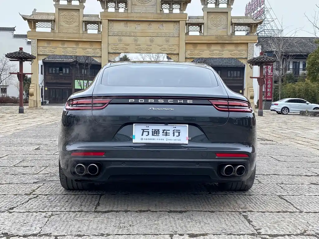 PORSCHE PANAMERA