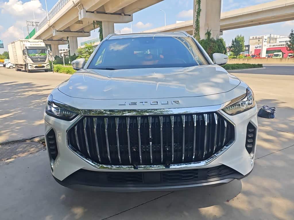 Jetour Jetour X70 PLUS 1.5 л 2024 г. Белый, пробег 49800 км