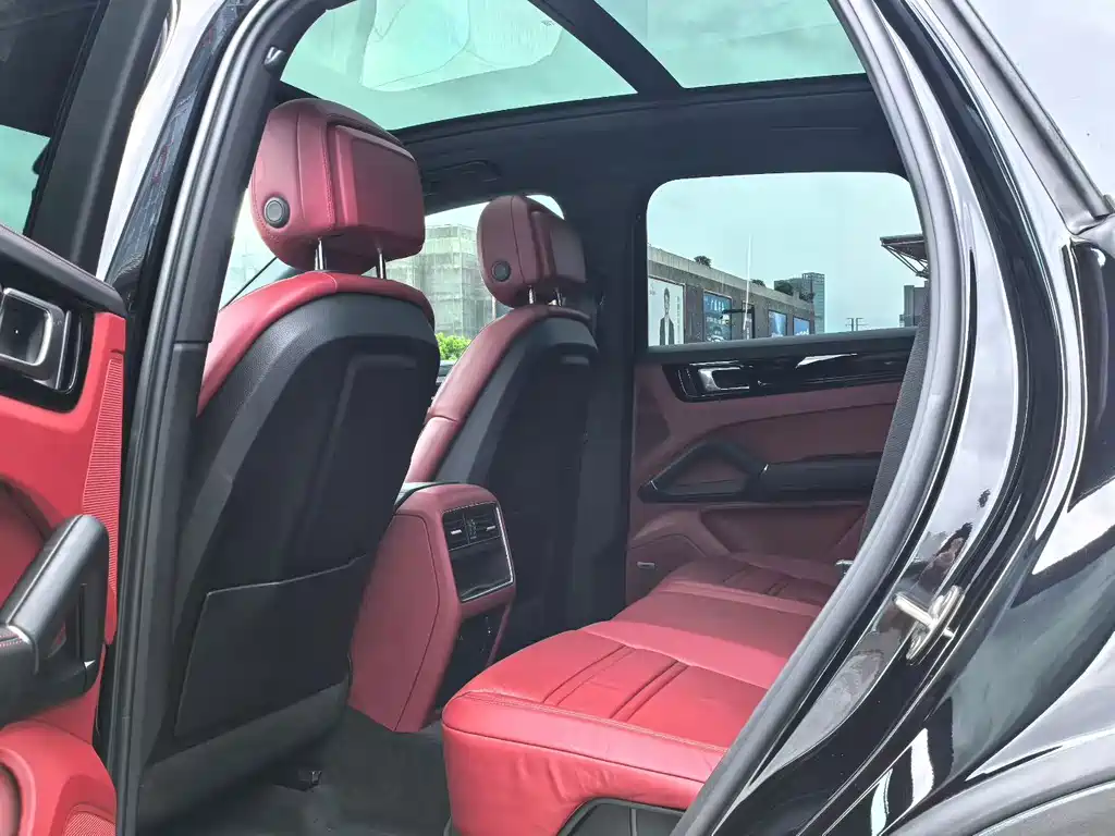 Porsche Cayenne — миниатюра 6