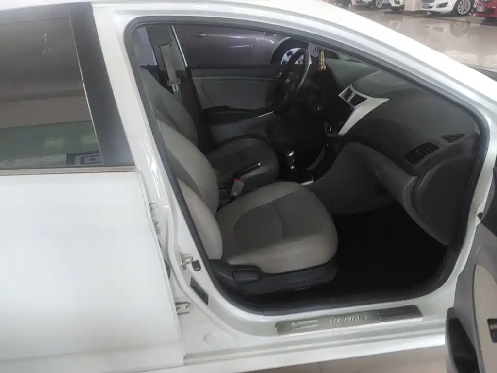 Hyundai Verna — миниатюра 25