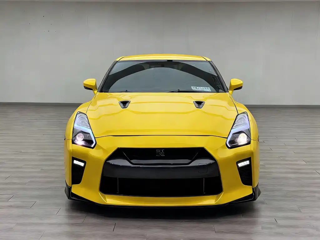 Nissan GT-R — миниатюра 6