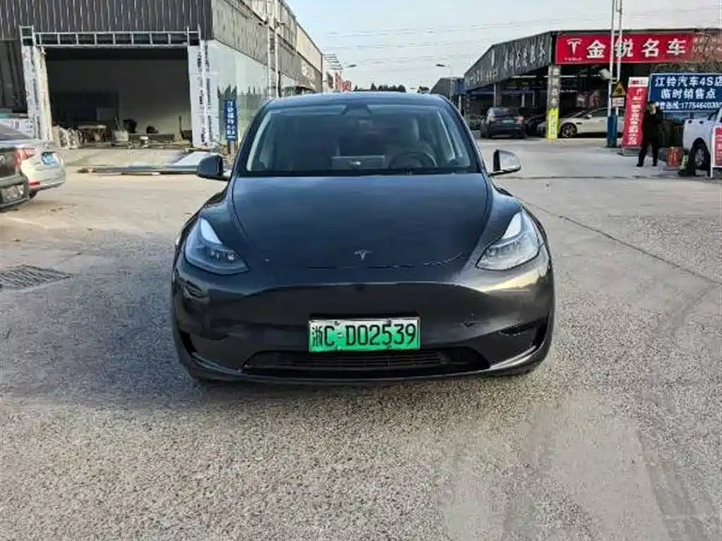 TESLA MODEL Y