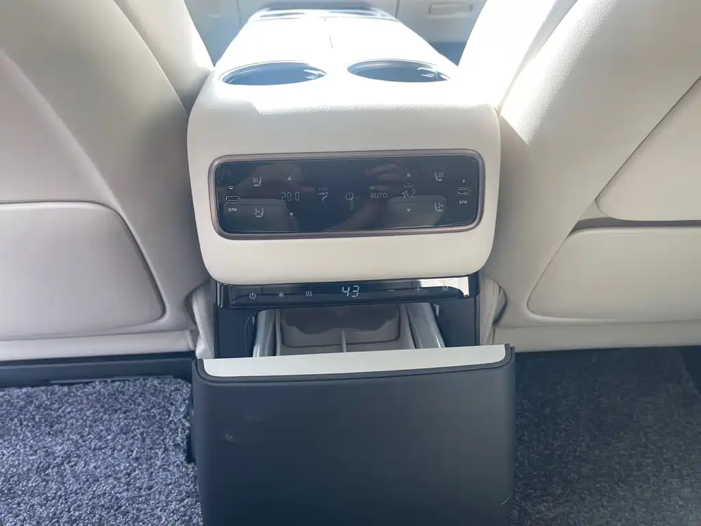 Li Auto Li MEGA — миниатюра 11