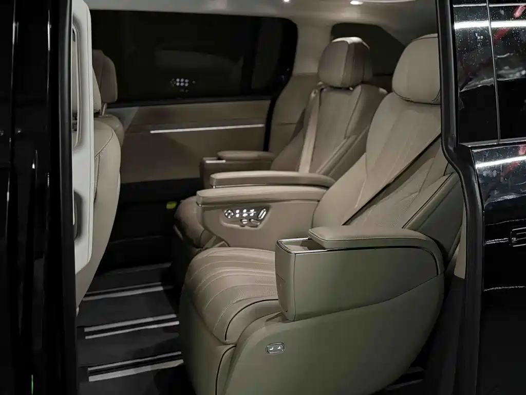 XPeng X9 — миниатюра 5