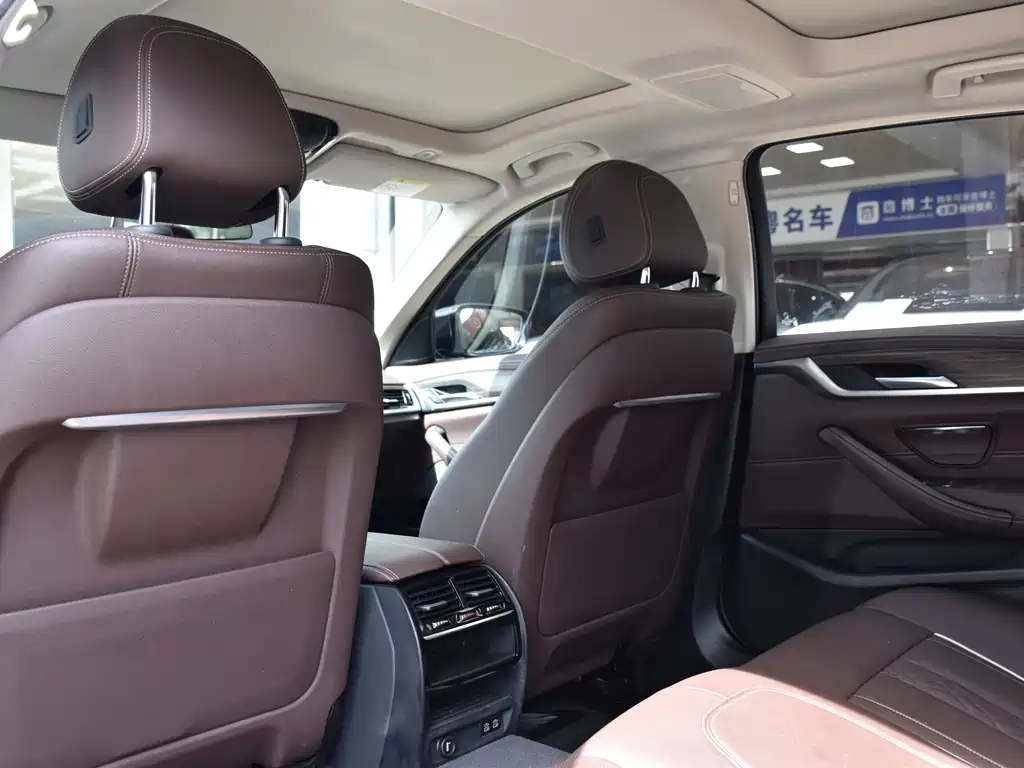 BMW 5 Series New Energy — миниатюра 9
