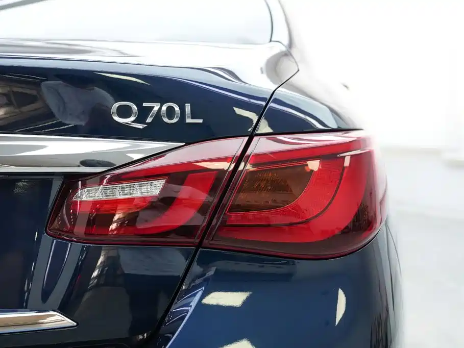 Infiniti Q70 — миниатюра 15