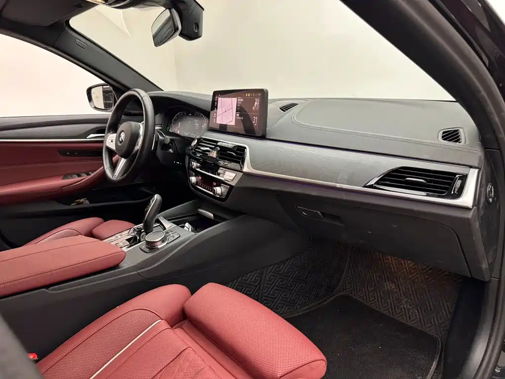 BMW 5 Series — миниатюра 11