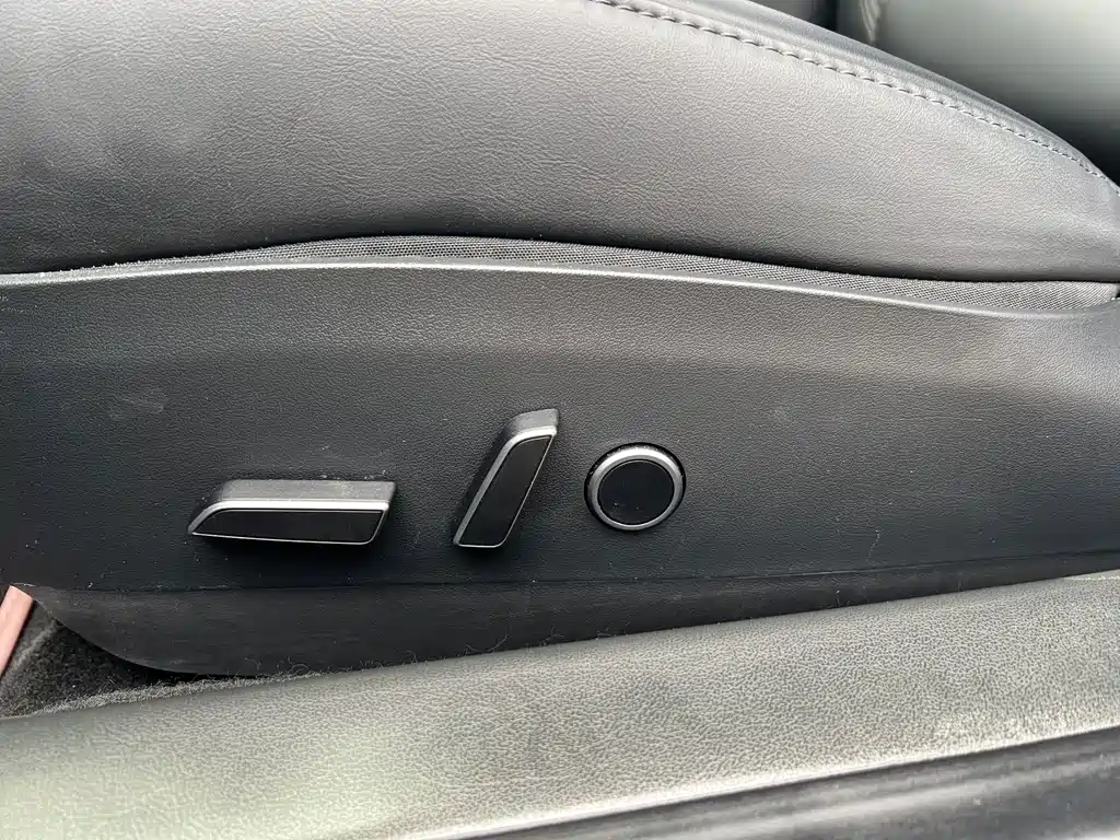 Tesla Model 3 — миниатюра 15