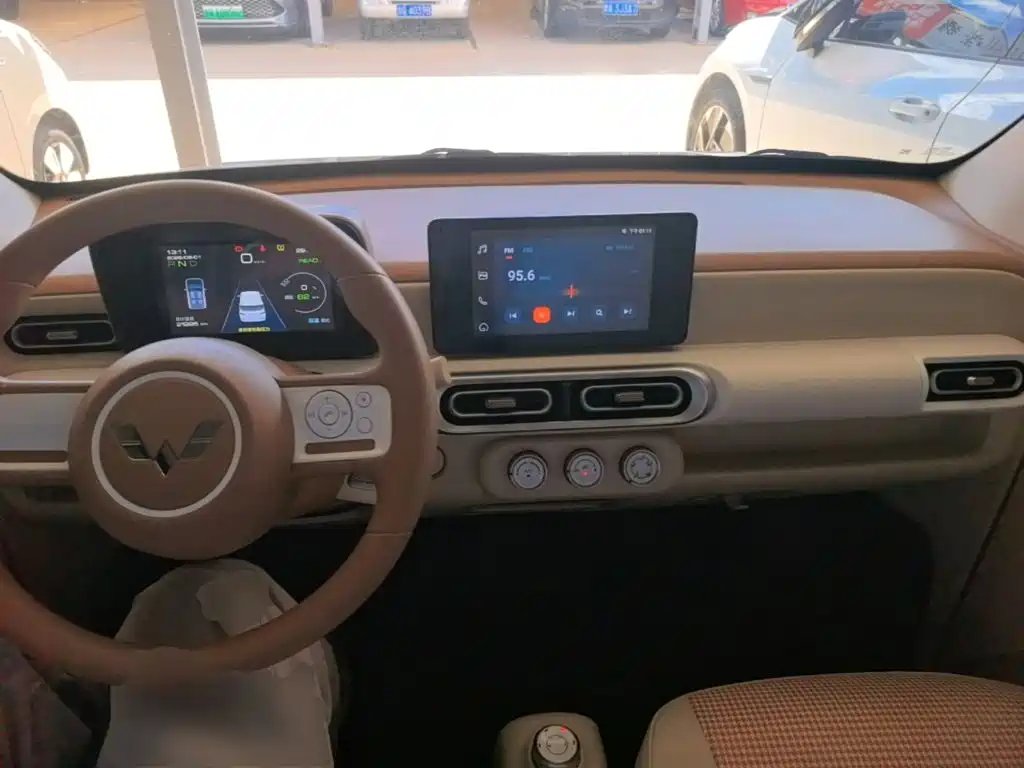 Wuling MINIEV — миниатюра 11