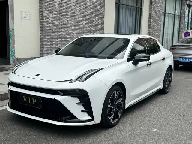Lynk & Co 03
