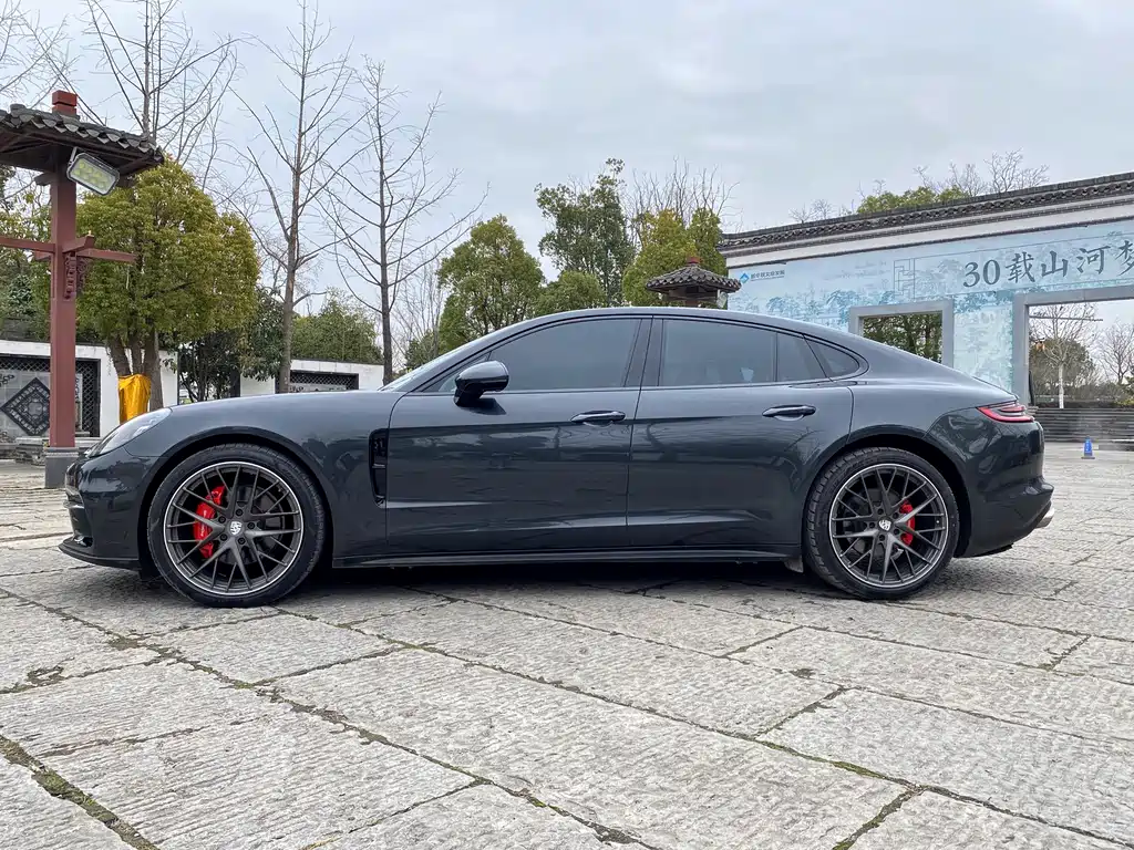 PORSCHE PANAMERA