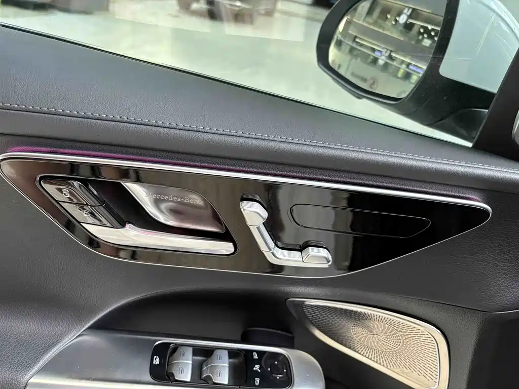 Mercedes-Benz C-Class — миниатюра 14