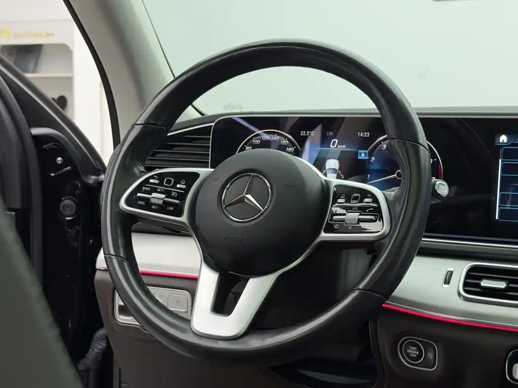 Mercedes-Benz GLS — миниатюра 13