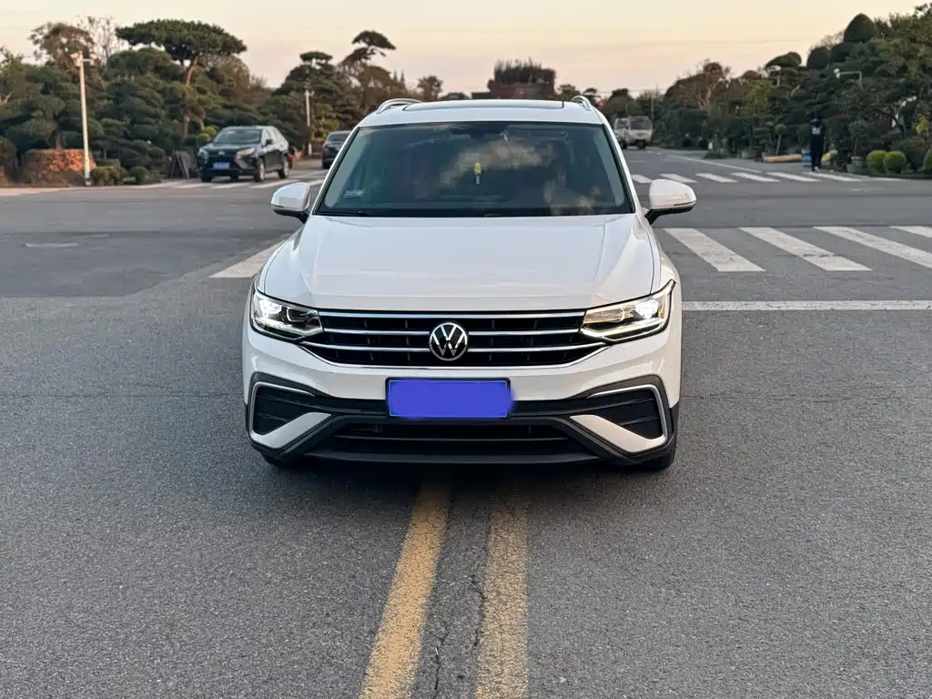 VOLKSWAGEN TIGUAN L