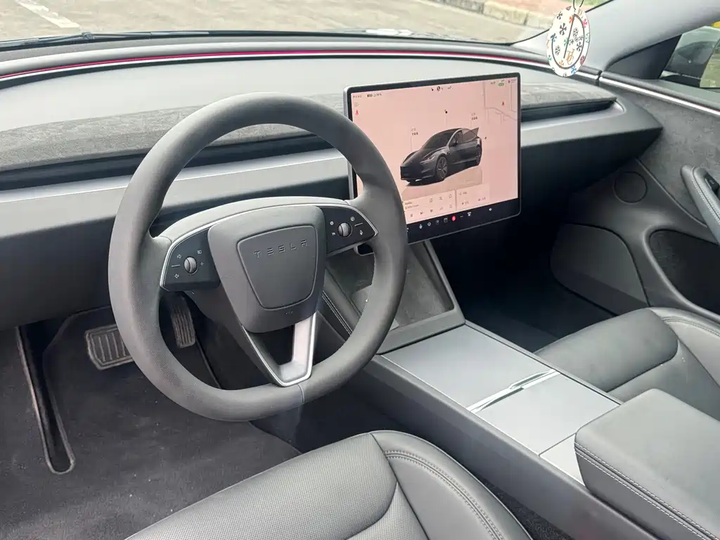 Tesla Model 3 — миниатюра 13