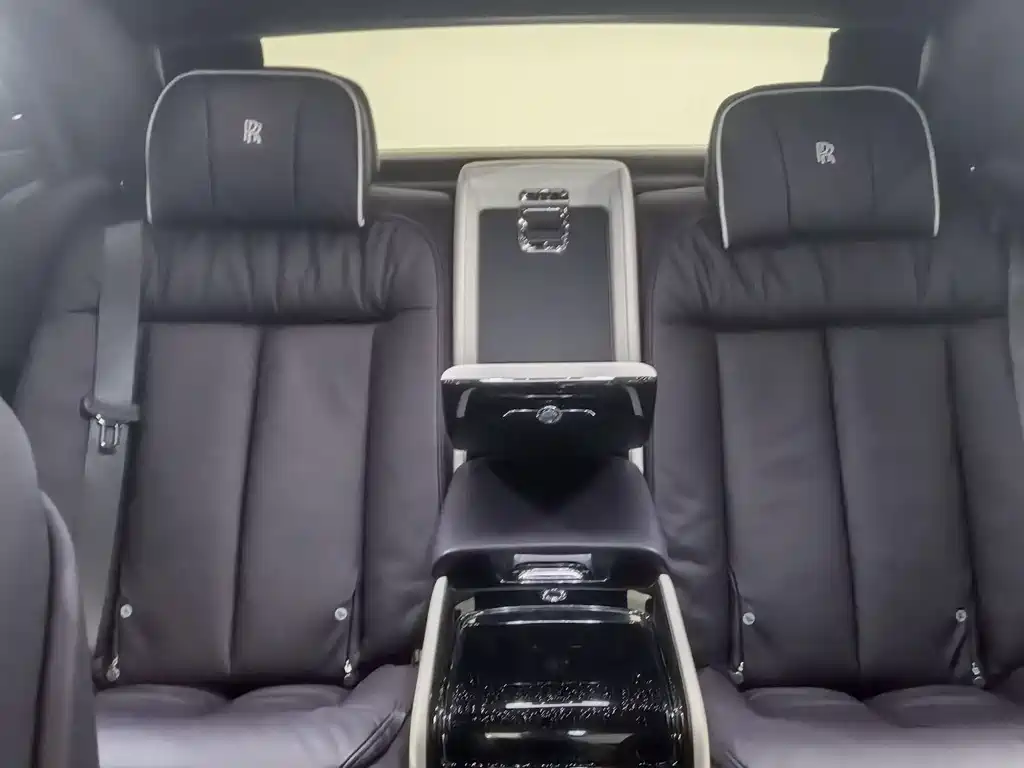 Rolls-Royce Phantom — миниатюра 9