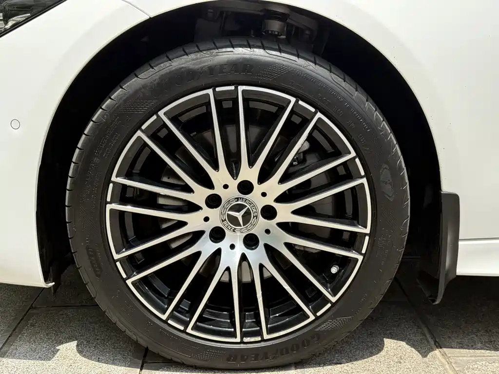 Mercedes-Benz C-Class — миниатюра 11