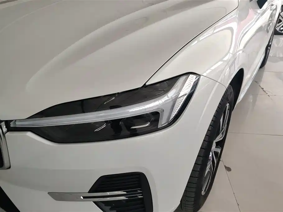 Volvo XC60 2025 B5 Luxury