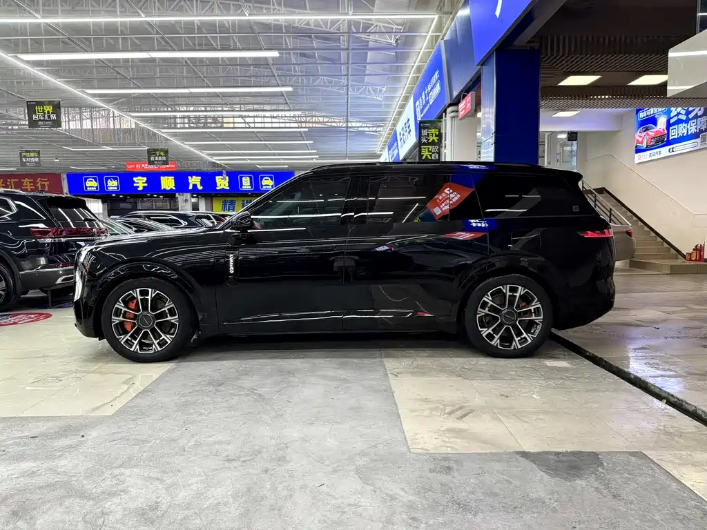 Lynk & Co 900 2025 1.5T Ultra 6 мест